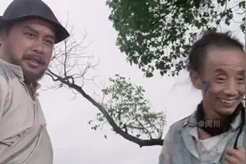以“阿贵”的视角打开《阿Q正传》 这混沌又荒诞的一生视频封面