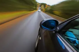 开得猛还是开得慢更伤车？老司机都这么开，省油又耐开图片