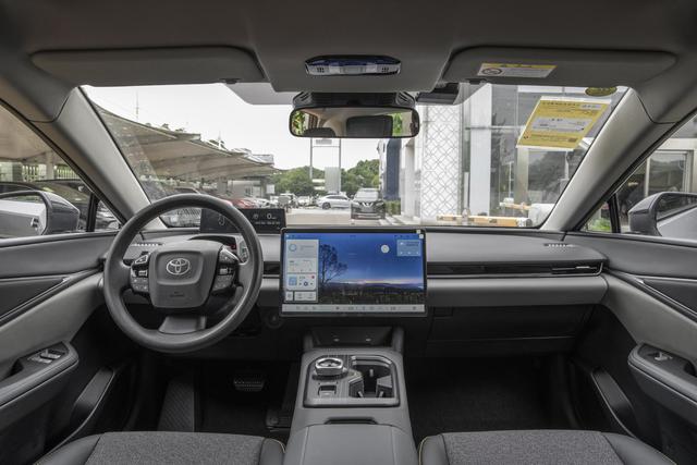 续航530km+L2辅助驾驶，直降4000元的零跑C10对比丰田bZ5如何选？