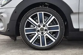实拍MINI CLUBMAN：全车6扇门，7.2秒破百，配哈曼卡顿音响！图片