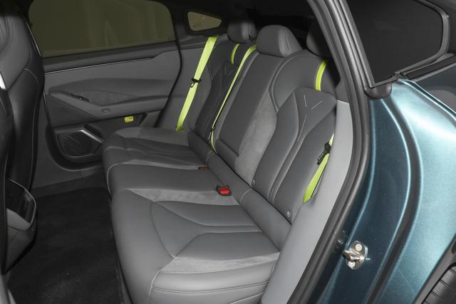 全新小鹏P7上市售21.98万起