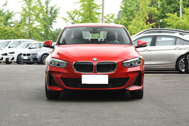 2022款宝马120i m运动版:我都降到16.08万了,你们为啥不买我?