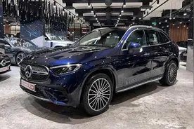 新款奔驰GLC 300海外实车，外观时尚动感，配迈巴赫轮毂图片