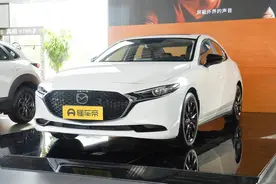 新款马3上市，2.0L+6AT不到10万，油耗5.8L，马自达也扛不住了？图片