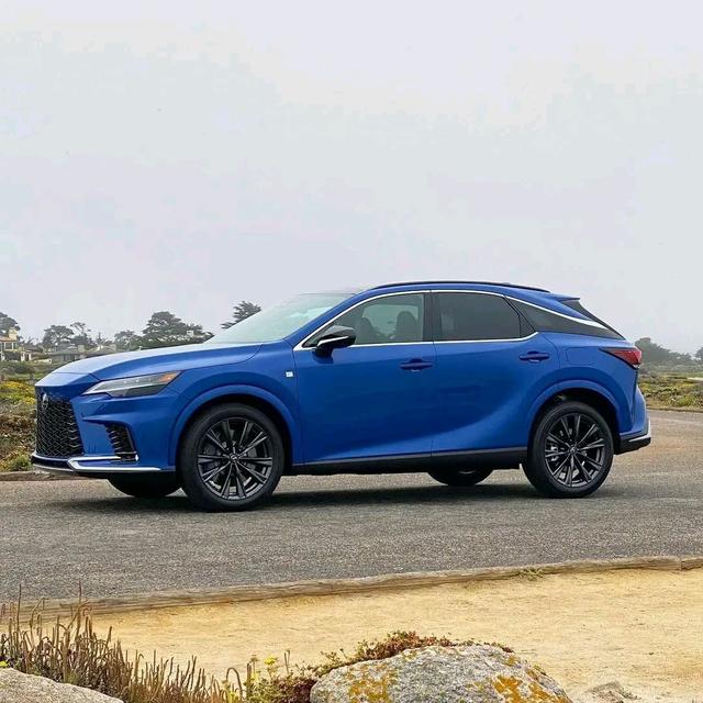 新款雷克萨斯rx350亮相,蓝色漆面质感十足,2.4t 14寸大屏,霸气