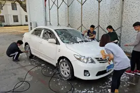 ​盘点6大“开车狠人”：停车车轮不回正，冬天开着窗户跑图片