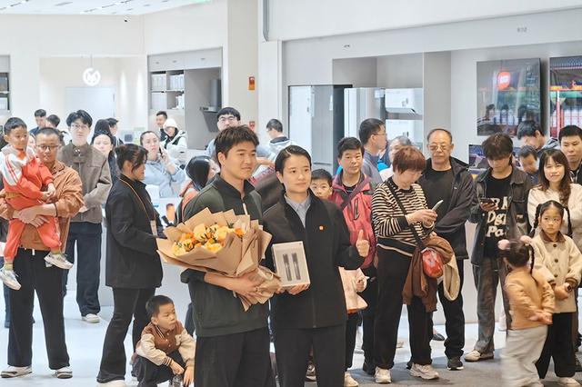 新晋打卡点！小米汽车重庆最大商超体验店长这样！