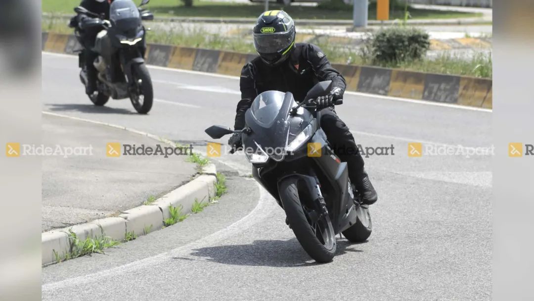 Aprilia RS440 高清路测谍照曝光，预计将于9月份与大家见面8104|小老婆汽機車資訊網