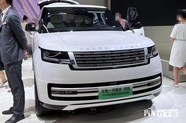 比轻混款贵15万！全新路虎揽胜卖219.8万起！零百仅5.3s