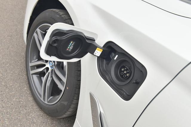 宝马535le混动2022款落地价(宝马530li新款2022款裸车价)