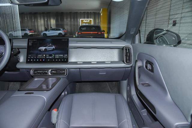 零跑Lafa5上市售9.78万元起