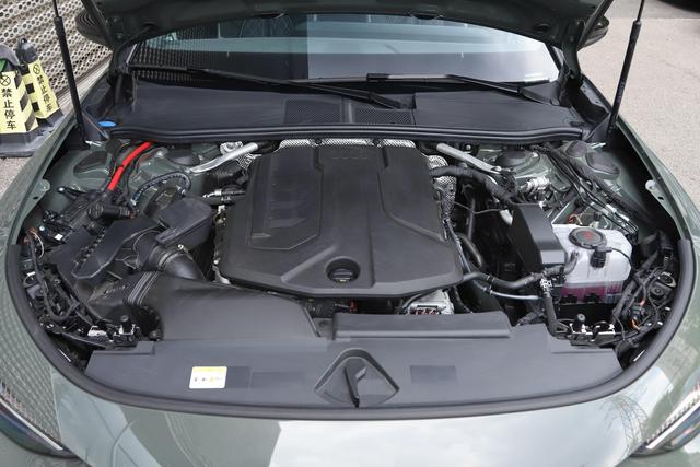 B级车选燃油还是新能源，奥迪A5L，华为辅助加持的燃油车是真的香