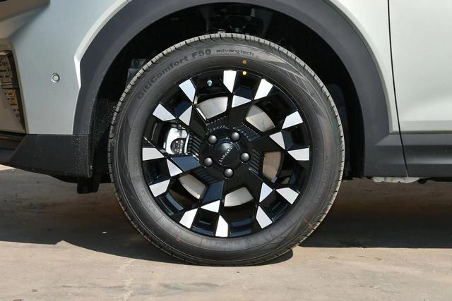 全球交付超30万，五年技术集大成者领克06的精致	，年轻人最懂