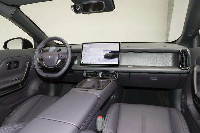 12 万内宽体轿跑新标杆，新能源汽车的小钢炮～零跑 Lafa5