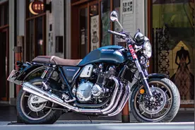 2022款本田四缸公升级复古机车，经典传奇CB1100RS最终版图片
