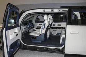 这款纯电中型MPV，大5座布局+422马力，续航702km，适合有娃家庭图片