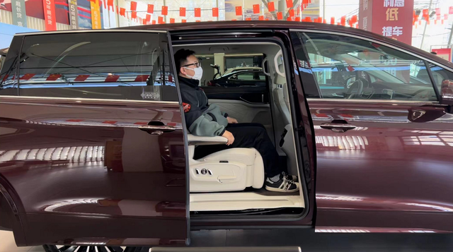 大众新威然上市 部分车型价格下调 会是更懂你的MPV么？