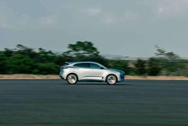 长安蓝鲸iDD兼顾低速省油和高速性能？全速域实测UNI-K iDD