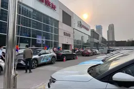 第一现场：销售忙签单，4S店卖断货，湖北真卖"风"了？图片