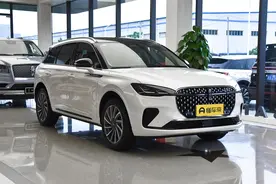 261马力+8AT，入门配置高，外观气场足，解析林肯冒险家图片