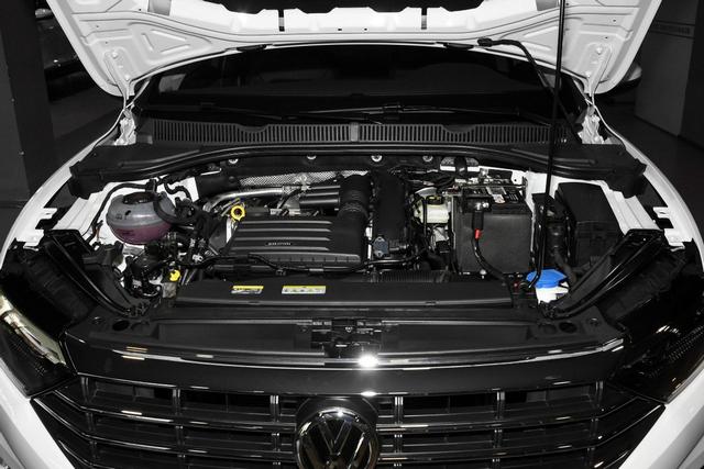 体验2022款速腾：1.4T动力，百公里油耗5.6L，8.7秒破百，香？