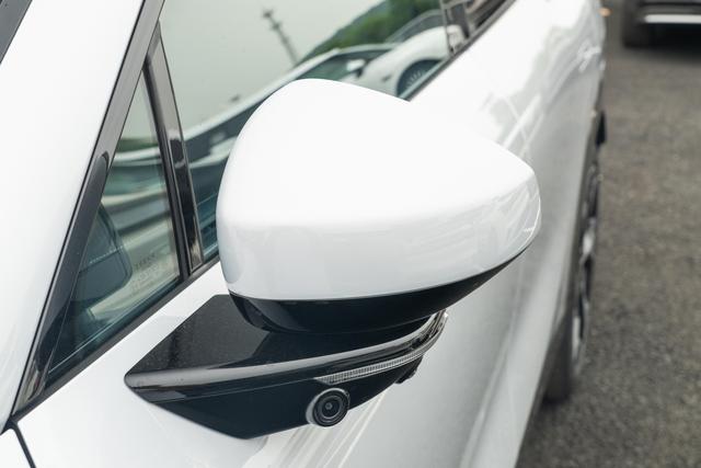 极氪7X：续航超700km，加速3.8s，标配800V，适合谁