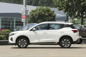 这三款10万左右的SUV，均配AT变速箱，耐用还省油，不妨看一看图片