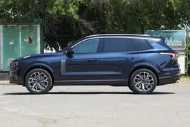 2.0T+8AT+48V轻混，全时四驱，优惠3.1万，这款中大型SUV适合家用图片