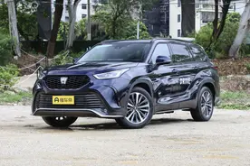 一汽丰田皇冠陆放，2.5L油电混合，7座布局，适合家用吗？图片