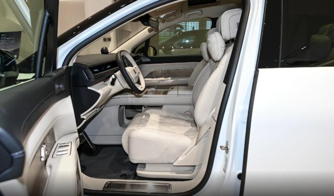 蔚来ES8 2026款 七座行政豪华版_蔚来es8_蔚来ES8 7座行政豪华版评测