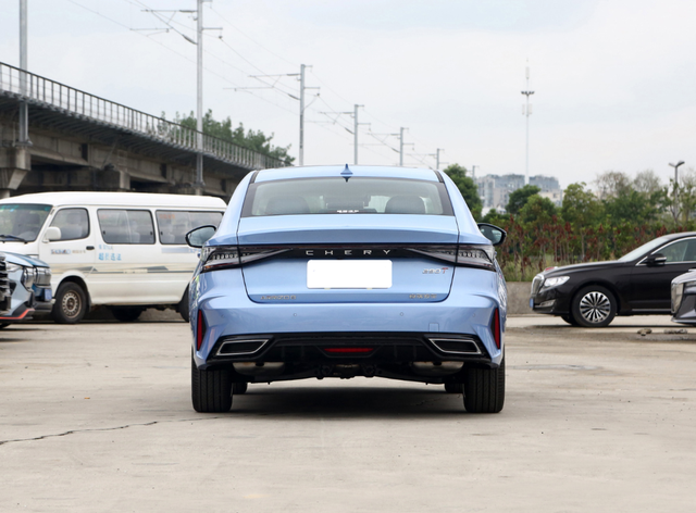 开了1年的大众速腾，第一次开艾瑞泽8，发现了大众和奇瑞的差距