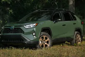 美版2024款丰田RAV4售价公布 约人民币20.8万元起 标配2.5L+8AT图片