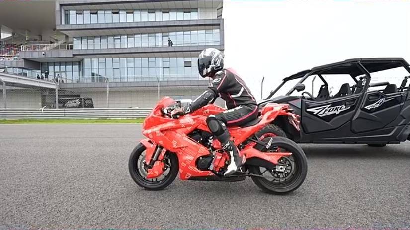 太燃了！春风 踏板150SC，四缸500SR，三缸675SR 三箭齐发2000|小老婆汽機車資訊網