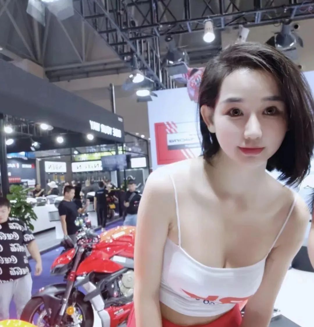 今天不聊摩托车！就来一起看看本届摩博会的美女模特吧4449|小老婆汽機車資訊網