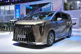 传祺M8新定义国产顶级MPV，5.2米长＋华为车机系统＋头等舱式座椅图片