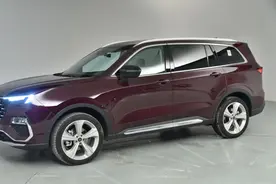 福特领裕长4米9配2.0T，不足17万，性价比高也卖不动图片