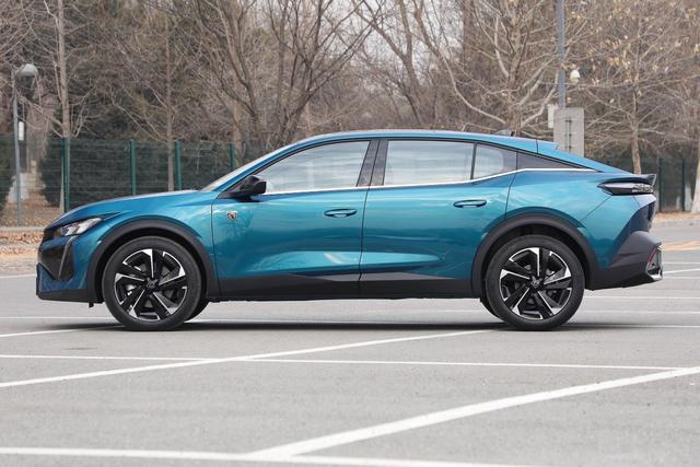 14.57万元起，定位跨界中型车，东风标致408X竞争力如何？