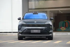 蔚来ES8，售价57.6万，配置丰富，空气悬挂，中大型SUV可以看看它图片