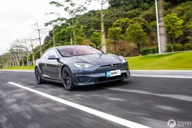 触控换挡/按键转向/Yoke方向盘真的好用？抢先试驾Model S Plaid版图片
