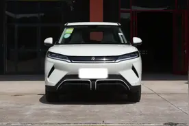 同是比亚迪纯电入门车，海豚和元UP该怎么选？图片