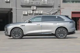 双电机四驱+4.8s破百，配激光雷达，续航1500km，这款SUV适合家用图片