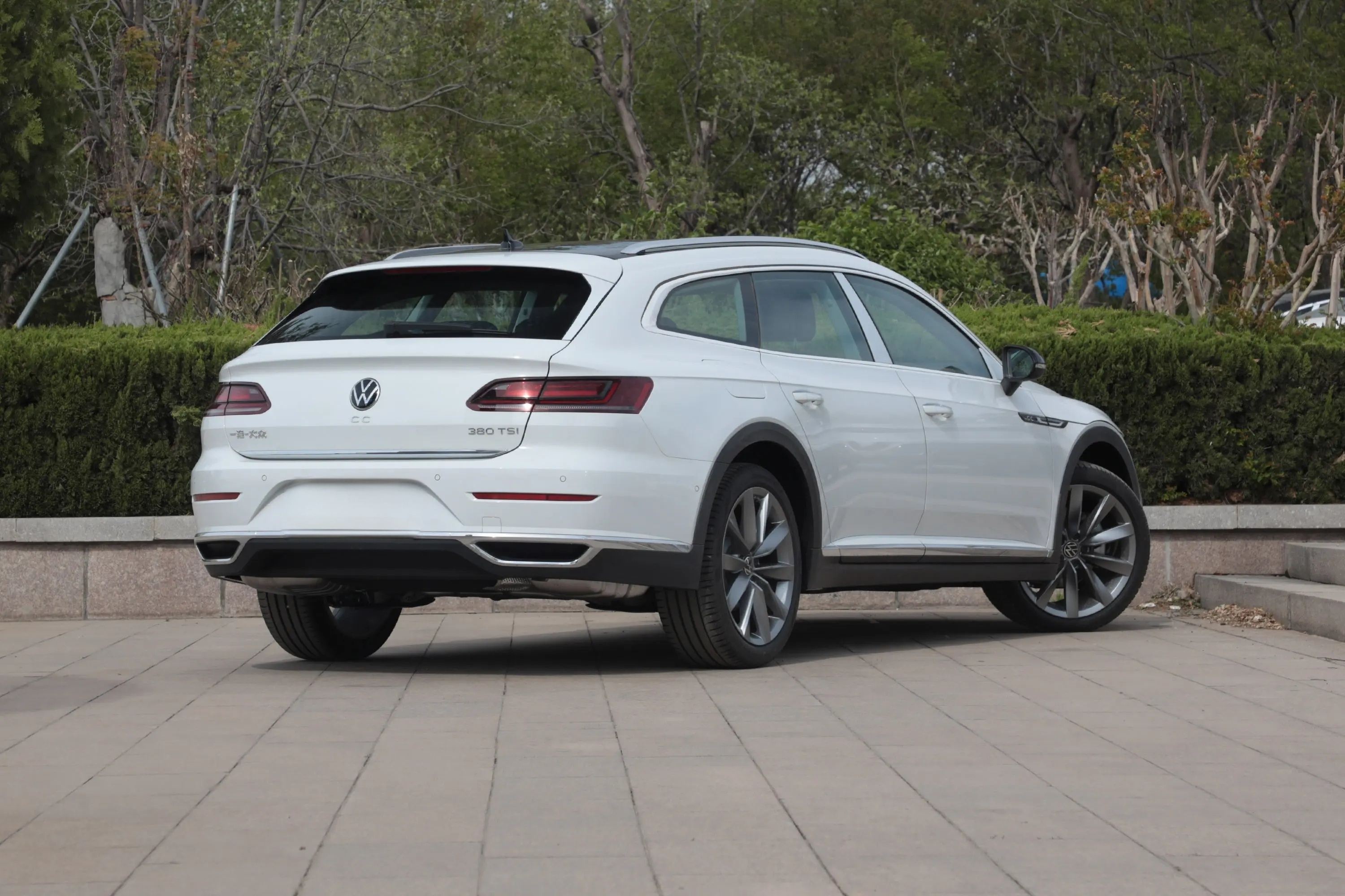 大众cc 1.8t 双离合尊贵型 2026款_2026款大众CC配置调整_大众CC猎装车价格