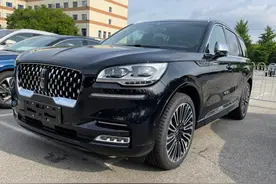 2022款长安林肯飞行家到店，取消四出排气，座椅更舒适，搭V6动力图片