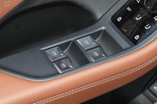 B级车选燃油还是新能源	，奥迪A5L，华为辅助加持的燃油车是真的香