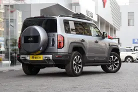 20万级硬派越野SUV，电动四驱+4.8s破百，喝92粗粮，适合年轻人图片