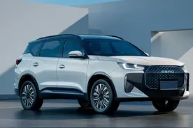 新车｜新款奇瑞瑞虎7 PLUS海外投产，换“EBRO”车标/国内9.99万起图片