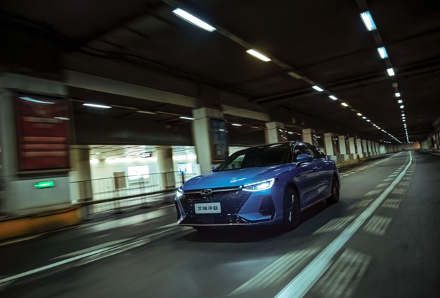 开了1年的大众速腾，第一次开艾瑞泽8，发现了大众和奇瑞的差距