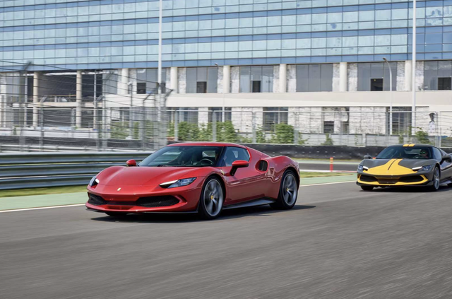 副驾也有屏幕看 法拉利296 GTS实车国内首次亮相 售价348.8万元