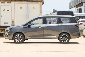 不用充电，综合油耗5.7L/100km，长近4.8米的7座MPV，卖11.58万元图片