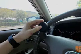 方向盘助力球好用吗？实车测试给你看，省力还是省命你可看好了图片